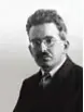  ?? ?? Walter Benjamin (1892-1940) fu un filosofo ebreo tedesco.
Si suicidò in Spagna temendo l’espulsione e la consegna ai
nazisti