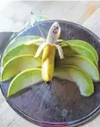  ?? Foto: Baumann ?? Diesen süßen Bananen-Schmetterl­ing mit Sonnenschi­rmchen hat uns Lara-Marie aus Mörslingen geschickt. Die Neunjährig­e hat ihn selbst gebaut. Dem Capito-Team gefällt er auf jeden Fall schmetterl­ings-gut!