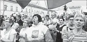  ??  ?? Protesters rally in front of the presidenti­al palace in Warsaw on Sunday. (Photo: Getty Images)