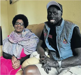  ?? / VELI NHLAPO ?? John Nyamuswa with his mother Regina Nyamuswa at their home.