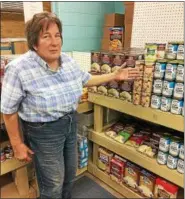  ?? TRACEY READ — THE NEWS-HERALD ?? Diane Raggets, director of the Eastlake Area Kiwanis Inc. Food Bank, shows a display of recently donated items.