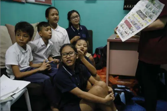  ?? JOSHUA PAUL — THE ASSOCIATED PRESS ?? Christian Burmese refugee students listen to a volunteer teacher during an English lesson in Kuala Lumpur, Malaysia.