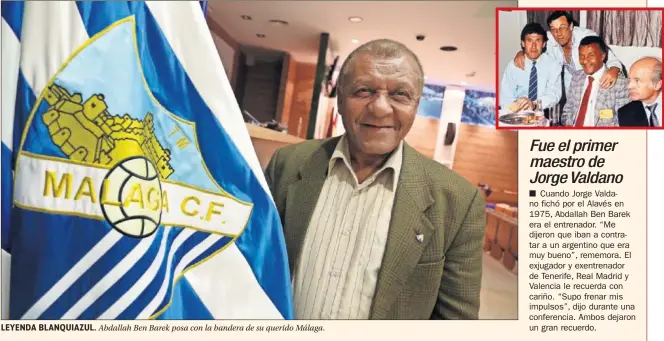  ??  ?? LEYENDA BLANQUIAZU­L. Abdallah Ben Barek posa con la bandera de su querido Málaga.