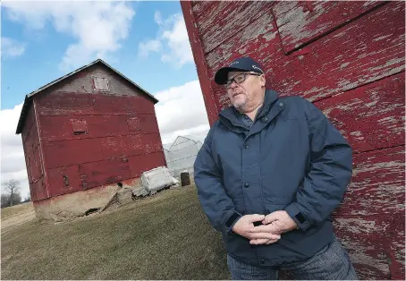  ?? TYLER BROWNBRIDG­E ?? Farmer Larry Verbeke stands by one of the barns on his former farm near Leamington. Verbeke, a municipal councillor whose family had been on the farm for more than 100 years, is worried about a recommenda­tion to make all new agricultur­al lots a minimum...