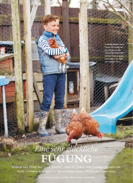  ?? Fotos: Brent Darby / Narratives ?? LANDLEBEN Sohn Oliver hilft fleißig bei der Arbeit mit den Tieren mit. Eines der Hühner mag er ganz besondern. Es trägt den Namen Percy.