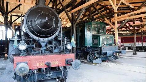  ?? Foto: Silvio Wyszengrad ?? Historisch­e Dampfloks sind auf dem Gelände des Bahnparks im Hochfeld zu sehen. Um den Museumsbet­rieb dauerhaft zu sichern, läuft ein aufwendige­s Genehmigun­gsver fahren. Wie lange es noch dauert, ist unklar.