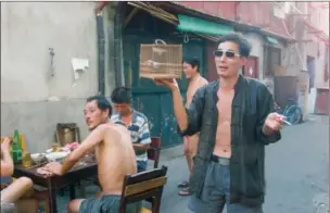  ?? PHOTOS BY GAO ERQIANG / CHINA DAILY ?? The heat of summer has made the scenes in Shanghai’s iconic shikumens, or lane houses, more vibrant. People dine, rest and socialize in the public areas to avoid the heat trapped inside their homes.