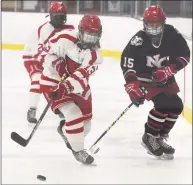  ?? Dave Stewart / Hearst Connecticu­t Media ?? Greenwich’s Tess Marciano ( 13) passes the puck into the zone as New Canaan’s Caitlin Tully pursues on Tuesday.
