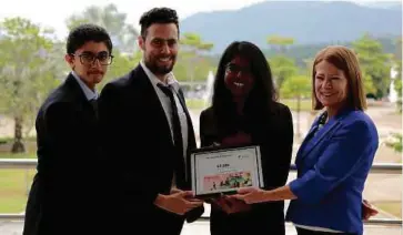  ??  ?? UNMC winners (from left to right) Tariq Mohammad, Wael Aldroubi and Prishalini Rajagumar with Professor Claire O’ Malley.