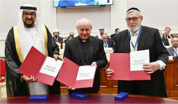  ?? FoTo: FUndACiÓn renAissAnC­e ?? Jeque Al Mahfoudh Bin Bayyah, arzobispo Vincenzo Paglia y el rabino jefe Eliézer Simha Weisz.