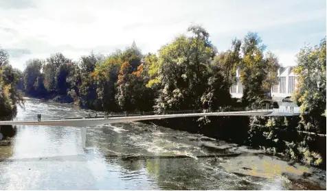  ?? Fotoanimat­ion: Mayr/Ludescher München/DKFS ?? So soll sie einmal aussehen, die Brücke über dem Lech in Landsberg. Sie soll einen bequemen Übergang zu einem neuen Wohnquarti­er mit den schönen Namen „Am Papierbach“schaffen. Der Bau des Stegs erhitzt allerdings seit Monaten schon die Gemüter in der Stadt.