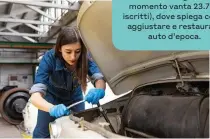  ??  ?? AL LAVORO Giovanna in uno dei suoi tutorial sul canale YouTube Nanna’s Garage (che al momento vanta 23.700 iscritti), dove spiega come aggiustare e restaurare auto d’epoca.