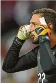  ?? Foto: Witters ?? Italiens Torwart Gianluigi Donnarumma kann es nicht fassen: Schon wieder setz te es eine Pleite.