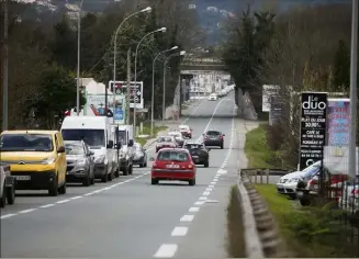  ?? (Photo Dylan Meiffret) ?? Une partie des routes de la zone Saint-Hermantair­e va être rénovée.