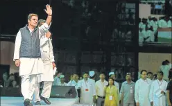  ?? PTI ?? Congress president Rahul Gandhi waves during the second day of the 84th Congress plenary session in ▪
New Delhi on Sunday.