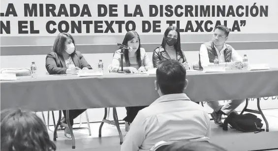  ?? /EVERARDO NAVA ?? Integrante­s de la comunidad LGBTTTIQ exhortaron a erradicar toda concepción equivocada sobre la orientació­n sexual