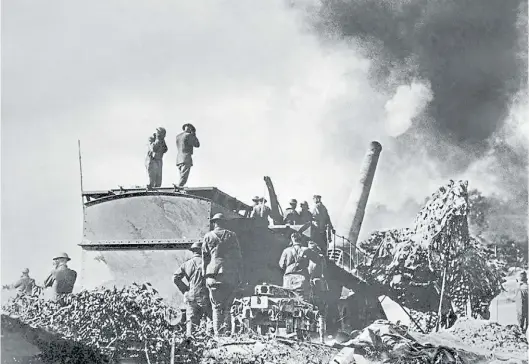  ??  ?? Soldados ingleses en pleno combate, durante la así llamada Gran Guerra. AFP