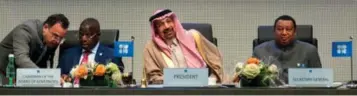  ?? JOE KLAMAR/AFP/GETTY IMAGES ?? Saudi Arabia’s Energy Minister Khalid al-Falih, centre, said after the OPEC meeting that “it’s been a great day.”
