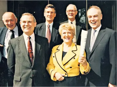  ?? ?? Shepherd, above, far right, with other ‘Maastricht rebels’: Teddy Taylor, Christophe­r Gill, John Wilkinson, Teresa Gorman and Nicholas Budgen