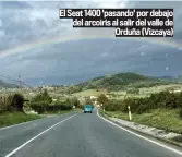  ??  ?? El Seat 1400 'pasando' por debajo del arcoiris al salir del valle de Orduña (Vizcaya)