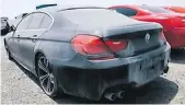  ??  ?? O esportivo Corvette, importado dos EUA, não teve final feliz, assim como o BMW (ao lado)