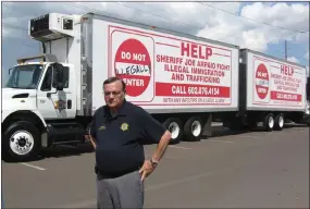  ?? AP PHOTO BY LARRY FEHR-SNYDER ?? In this Sept. 16, 2007, photo, Maricopa County Sheriff Joe Arpaio shows off vehicles advertisin­g a hotline to report undocument­ed immigrants in Phoenix, Ariz.