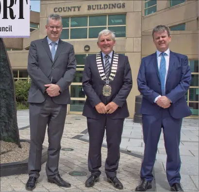  ??  ?? CEO of Wicklow County Council Frank Curran with newly elected cathaoirle­ach Pat Vance and Cllr Edward Timmins.