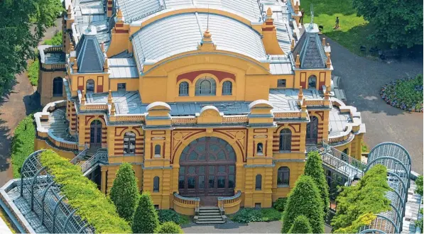  ?? Foto: Ulrich Wagner ?? Ein Theater mit besonderer Atmosphäre ist das Parktheate­r im Kurhaus Göggingen. Das Gebäude von Jean Keller, erbaut 1886, gilt als architekto­nisches Juwel.