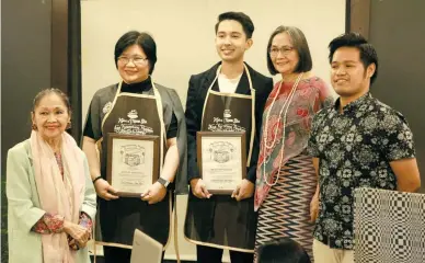  ??  ?? FOOD STORIES From left: Winning story tellers, Luzon winner Shirley Guevarra (second from left), and Zamboanga’s Moses Matsuzawa (middle), flanked by contest judge Sol Vanzi, Clarita Lapus, and Ian Alfonso (NHCP); Ateneo professor Fernando Zialcita