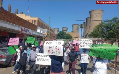  ?? ?? Pic: @byopra via Twitter
Bulawayo residents last week took to the streets to protest against alleged maladminis­tration by the Bulawayo City Council