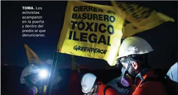  ??  ?? TOMA. Los activistas acamparon en la puerta y dentro del predio al que denunciaro­n.