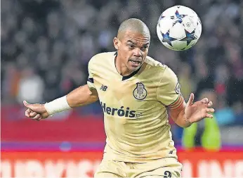  ?? ?? Pepe já detém dois recordes de longevidad­e na Liga dos Campeões