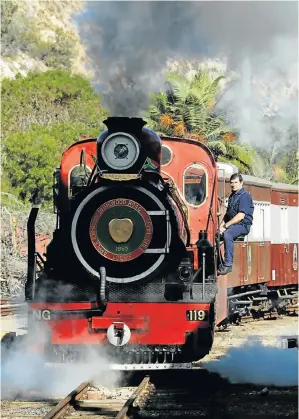  ?? Picture: WERNER HILLS ?? THERE SHE BLOWS: The Apple Express chugs out of the Humewood diesel depot for the first time since 2010