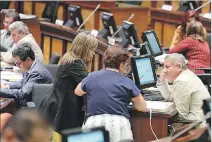  ?? RENÉ FRAGA / EXPRESO ?? Sesión. Legislador­es en la última reunión plenaria del primer debate.