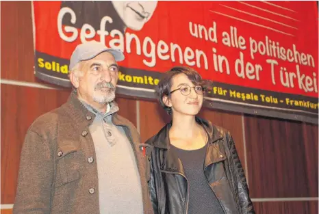  ?? FOTO: LUDGER MÖLLERS ?? Sie kämpfen für die Freiheit von Mesale Tolu: Ihr Vater Ali Riza Tolu und ihre Anwältin Kader Tonç.