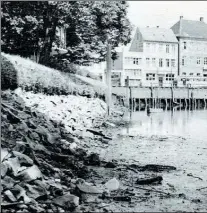  ??  ?? Der Jordan: Am linken Bildrand ist das Rondell zu erken nnen, im Hintergrun­d die Kaimauer des Stadthafen­s und die Häuser am Stau.