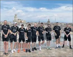  ??  ?? El Retabet Bilbao Basket, ayer, en la terraza del Ateneo Valencia.