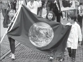  ?? AP/OLGA RODRIGUEZ ?? Young science supporters walk along Market Street in San Francisco as the March for Science crowd there makes it way downtown to City Hall.