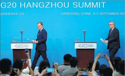  ?? WANG ZHUANGFEI / CHINA DAILY ?? European Council President Donald Tusk (left) and European Commission President Jean-Claude Juncker hold a news conference on Sunday.