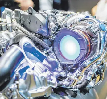  ?? FOTO: IMAGO ?? Dieselmoto­r von Daimler: „Pkw-Dieselmoto­ren verursache­n 15 bis 20 Prozent weniger klimaschäd­liches Kohlendiox­id als vergleichb­are Ottomotore­n“, sagt Motorenent­wickler Thomas Koch.