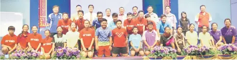  ??  ?? Players selected to represent Sarikei Division in this year’s MSSS Inter-Division Badminton championsh­ip to be held in Sarikei from Feb 6 to 8.