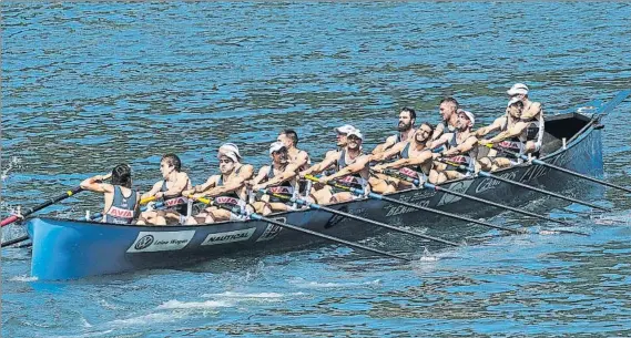  ?? FOTO: JOSÉ IGNACIO UNANUE ?? Urdaibai defiende su título en una Eusko Label Liga que comienza este mediodía en aguas de la Ría a su paso por Bilbao con una contrarrel­oj