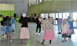  ?? QINGA Pictures: FAITH ?? HEALTHY START: Gogos enjoyed a pampering session with fun games and light exercises at the Titi Jonas Hall in celebratio­n of women’s month.