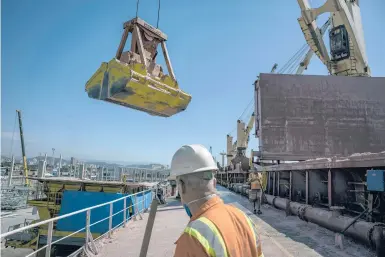  ?? VICTOR MORIYAMA/THE NEW YORK TIMES ?? Fertilizer is unloaded from a Russian ship in Brazil. Shipping traffic from Russia still remains robust.