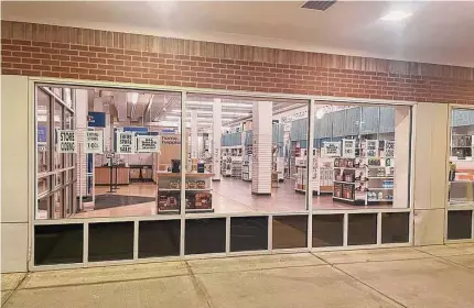  ?? Hearst Connecticu­t Media file photo ?? Closing signs have been posted at the Bed Bath & Beyond store at 542 Westport Ave. in Norwalk. The Norwalk location and stores in Guilford and Manchester have been added to a growing list of locations being shuttered by the troubled retailer.