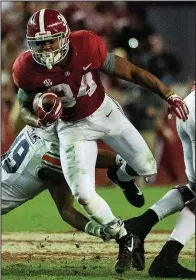  ?? AP/VASHA HUNT ?? Alabama running back Damien Harris (34) rushed for 41 yards in the Crimson Tide’s 52-21 victory over Auburn on Saturday in Tuscaloosa, Ala.