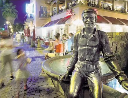  ?? Gina Ferazzi Los Angeles Times ?? A STATUE of the late singer-politician Sonny Bono in Palm Springs, whose council will swear in two LGBTQ members next month.