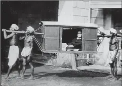  ?? UIG VIA GETTY IMAGES ?? Plain tales from the Raj: An English merchant in a palanquin, 1922.