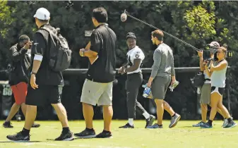  ?? Santiago Mejia / The Chronicle ?? Raiders wide receiver Antonio Brown (84) is followed by HBO’s “Hard Knocks” documentar­y crew at training camp in Napa. Brown didn’t practice with the team Thursday and Friday.