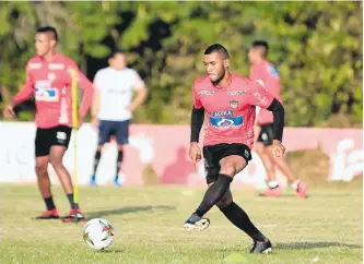  ?? GUILLERMO GONZÁLEZ/ADN ?? Los jugadores de Junior están preparados para pegar primero en la Superliga Águila 2019.